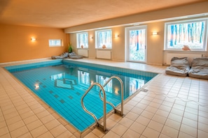 Indoor/outdoor pool