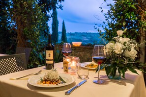 Couples’ dining