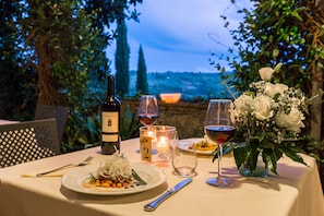 Couples’ dining
