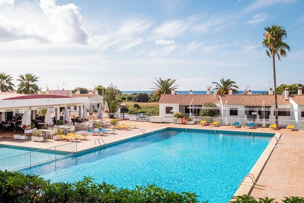 Bar accanto alla piscina