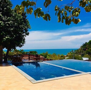 Infinity pool