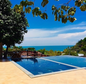 Infinity pool