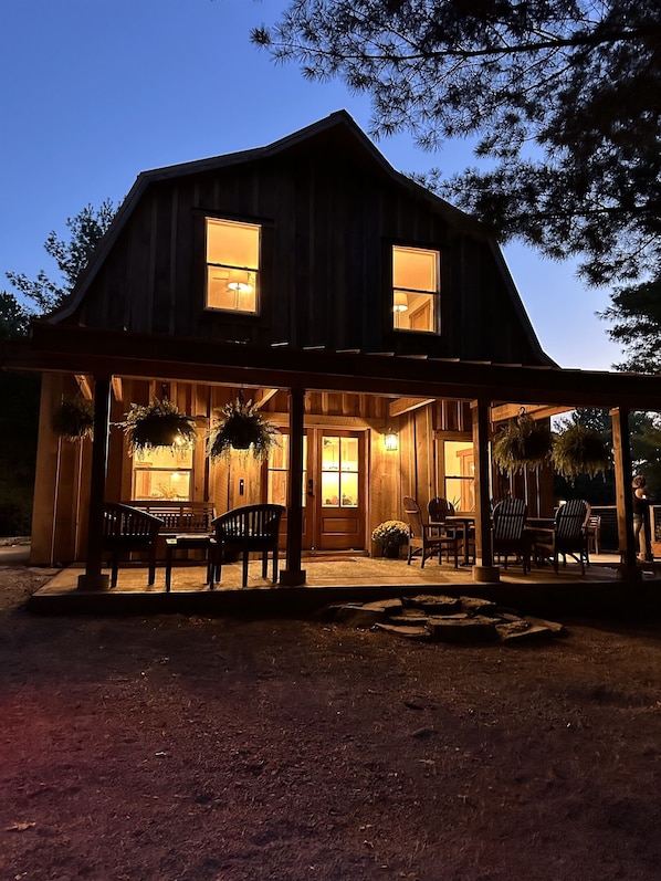 2500 sf cabin, completely remodeled and nestled in Hoosier National Forest