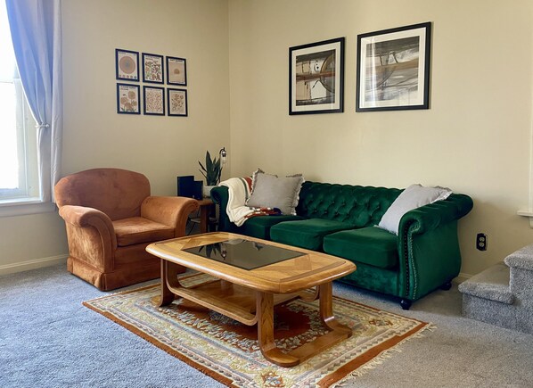 Homey, vintage-themed living room