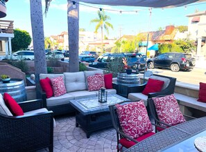 Gracious, large entertaining patio with plenty of comfy seating.