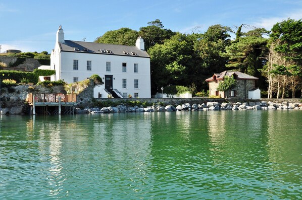 Waterfront Luxurious Georgian Historic Home