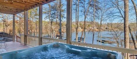 Outdoor spa tub