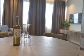 Living room , Dining table
