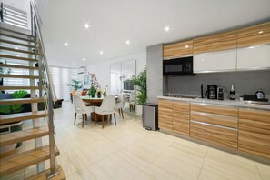 Coastal Contemporary Cabinetry Finishing