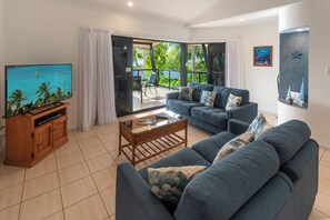 Lounge - Anchorage 4