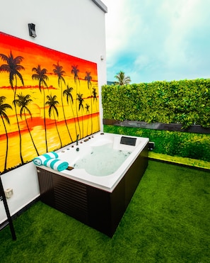 Hot tub is available for free to all guests, make reservation at the office.