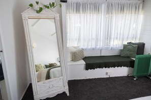 Master bedroom - full dress mirror 