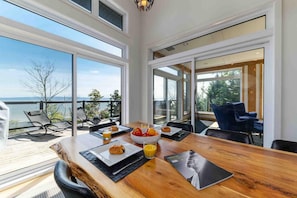 Sunny breakfast with a view!