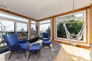 Stunning escape, panoramic vistas.