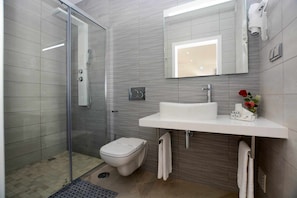 Shower,Toilet