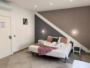 Bed,Bedroom
