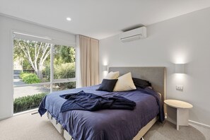 Master bedroom with en-suite and airconditioning