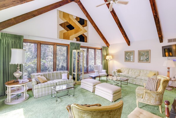 Xenia Vacation Rental | 2BR | 2BA | Steps Required | 2,500 Sq Ft