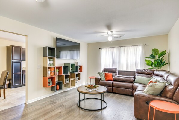 Columbia Vacation Rental | 3BR | 2.5BA | 1,620 Sq Ft | Stairs Required