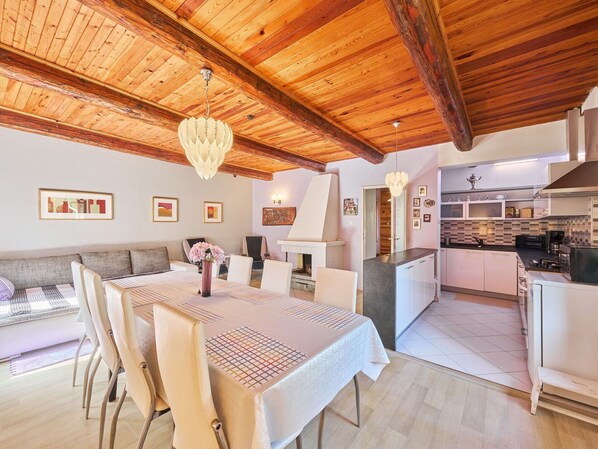 Möbel, Tabelle, Eigentum, Stuhl, Holz, Interior Design, Gebäude, Fussboden, Flooring, Strahl