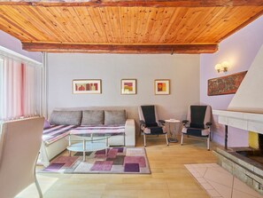 Eigentum, Tabelle, Möbel, Couch, Gebäude, Komfort, Holz, Flooring, Die Architektur, Studio Couch