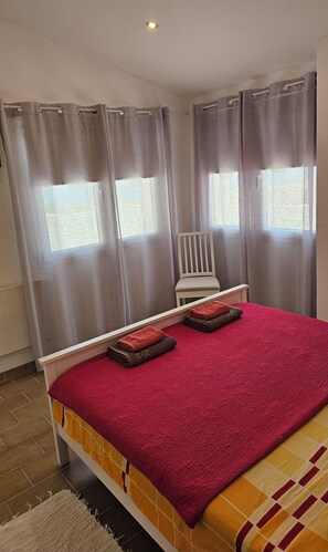 Schlafzimmer 1