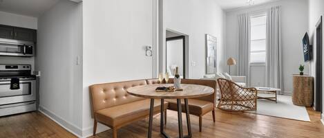 Lola Suite at 360 King