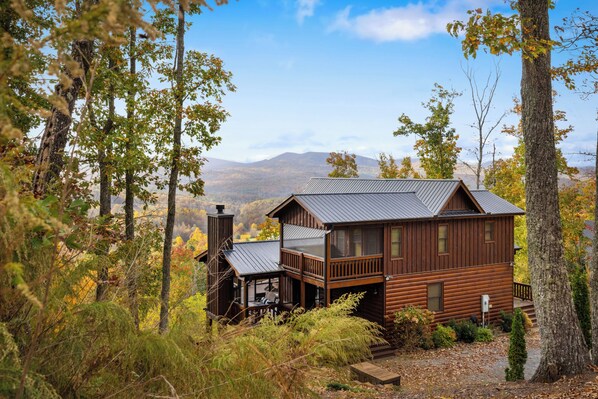 Eagle Sky is a luxury Mountain view cabin rental in Blue Ridge 
