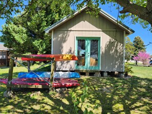2 individual kayaks, one double kayak and one paddleboard are available to use.