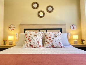 Dormitorio con cama grande de matrimonio 150x190 cm