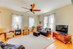 Living Room | 1st Floor | Smart TV | Free WiFi | Board Games | Books