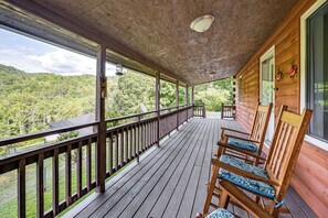 Covered Porch | Outdoor Seating