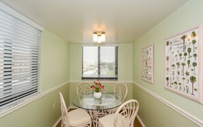 eat in kitchen