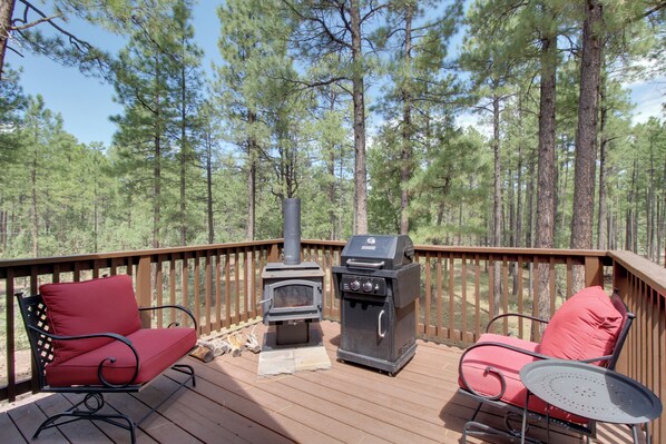Lakeside Vacation Rental | 1BR | 1BA | 550 Sq Ft | Exterior Steps to Enter