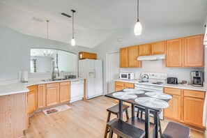 Dining Area | Kitchen