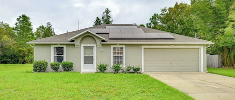 Palm Coast Vacation Rental | 3BR | 2BA | 1 Step to Enter | 1,385 Sq Ft