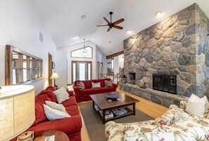 Living Room &amp; Fireplace