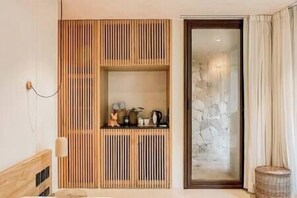  MINI BAR AREA 