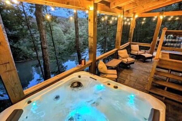 Relax in the hot tub and enjoy the beautiful views of the Chattahoochee River. 