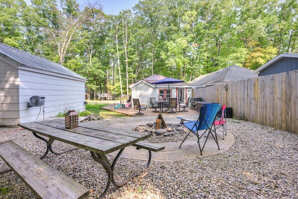 Roscommon Vacation Rental | 1BR | 1BA | 400 Sq Ft | 1 Step to Enter