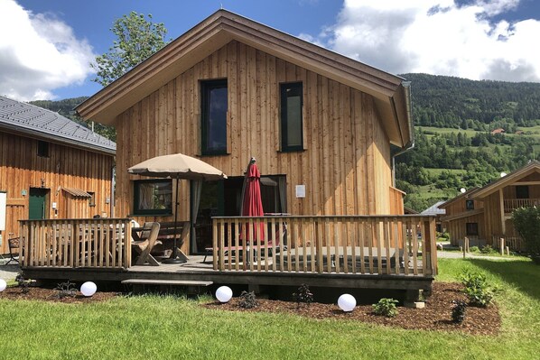 Außenseite Ferienhaus [Sommer]