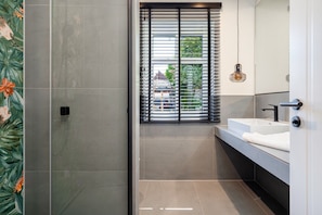 Badezimmer im Erdgeschoss