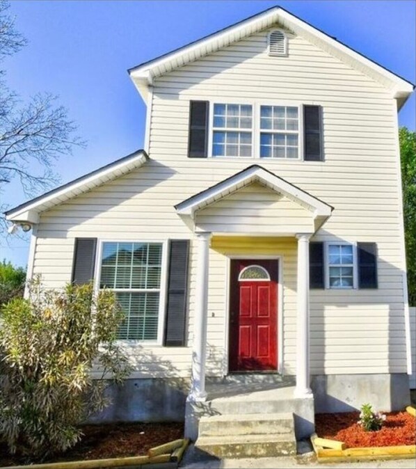 Front Door. Easy Walk up.