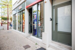 施設の正面