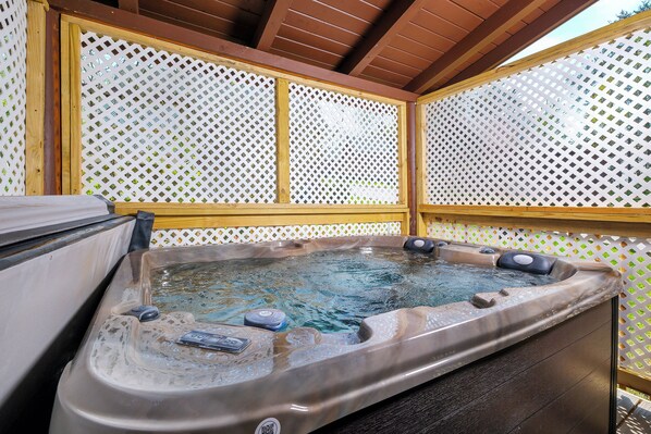 Outdoor spa tub