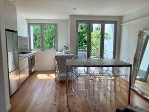 Open plan dining and kitchen area