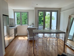 Open plan dining and kitchen area