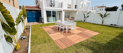 屋外ダイニングエリア