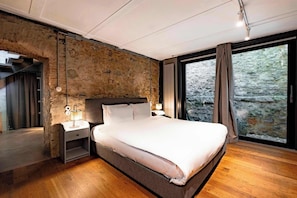 Bedroom (-1st Floor)