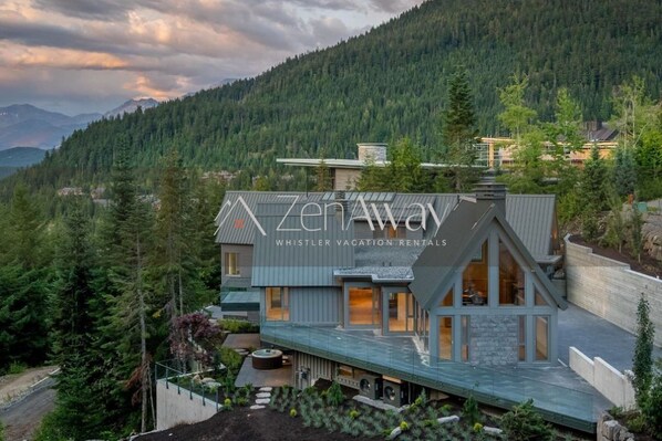 Welcome to Aurora Estate. Come experience true mountain luxury in this 6BR 9BR home. Ski-In access right out your front door and private gondola.